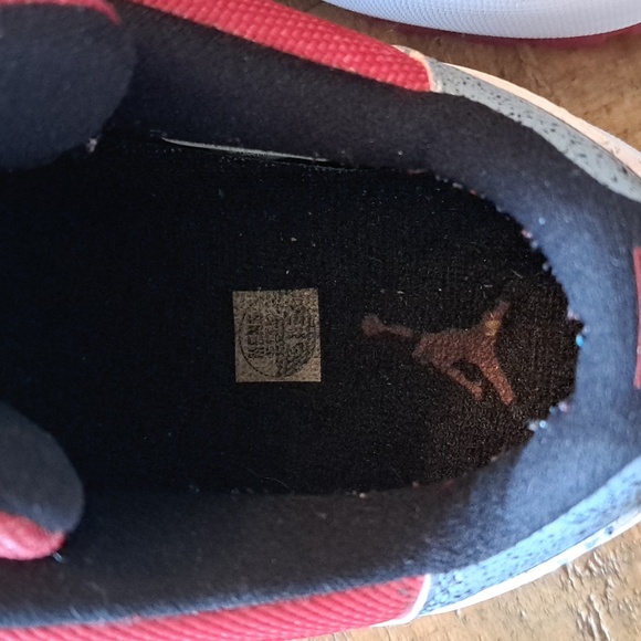 Jordan 11 retro Low Cherry bottom 2012 - Picture 5 of 14